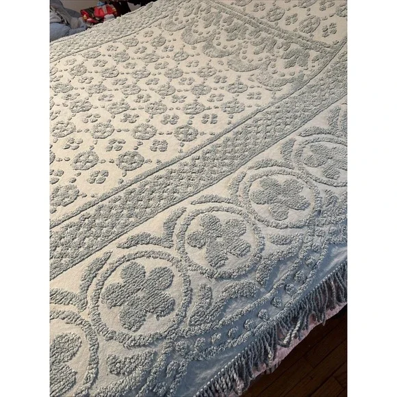 Vintage Oversized Medallion Chenille Bedspread Blue Twin Blanket - Picture 7 of 10